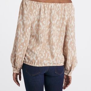 Gail off Shoulder Blouse